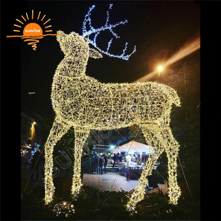 Waterproof LED reindeer motif light show Best LED Christmas lights for outdoor Large light-up reindeer for holiday decoration
