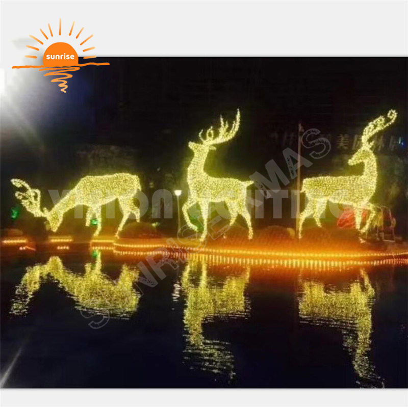 Large light-up reindeer for holiday decoration Best LED reindeer Christmas lights for outdoor Durable waterproof light show