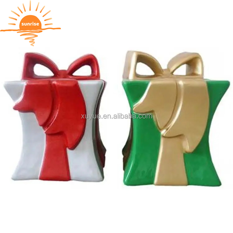 Outdoor Unique Creative Design Christmas Ornaments Shopping Mall Sculpture Resin Fiberglass Gift Box Decorations