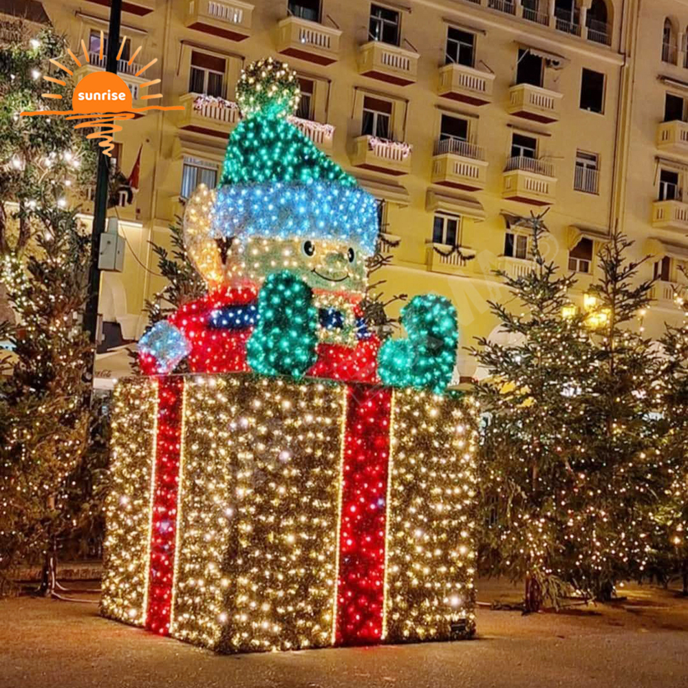 Large Elf with Gift Motif Light for Downtown Xmas Outdoor LED Christmas Snowmen and Animals Decoration for Festive Mall