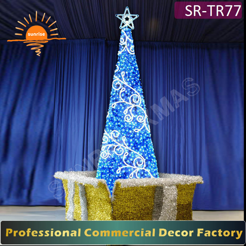 Christmas Tree New Style with led Lighting and ball Decoration artificial Commercial christmas tree Both Indoor and Outdoor Use