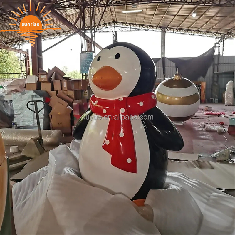 Large Christmas Decoration Fiberglass Penguin Christmas Decorations for Shopping Mall Eye-Catching Holiday Display