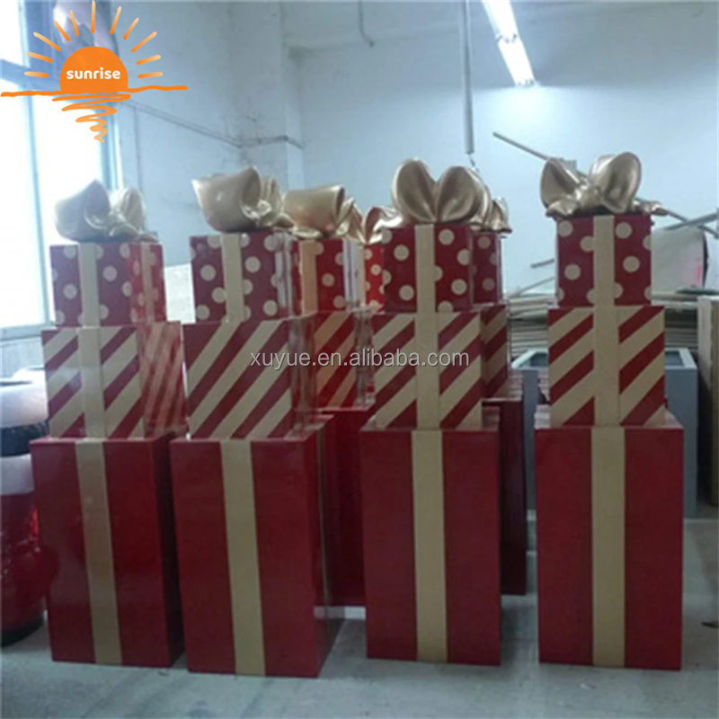 Outdoor Unique Creative Design Christmas Ornaments Shopping Mall Sculpture Resin Fiberglass Gift Box Decorations