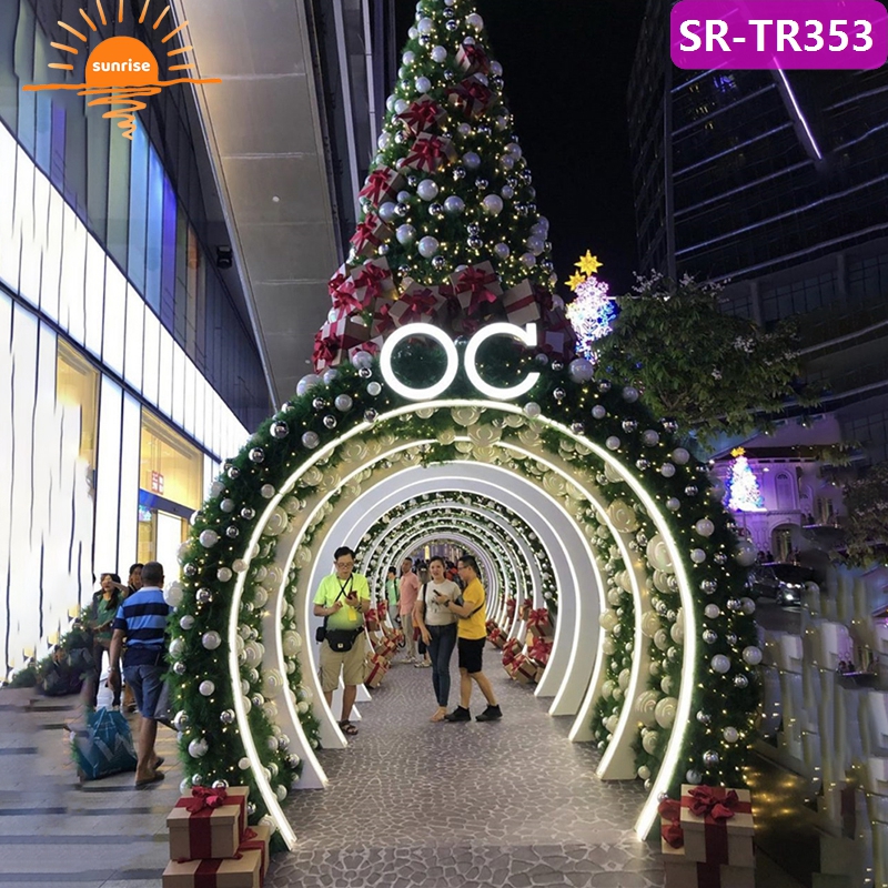 New Product 110V 220V Colorful Artificial PVC Christmas Tree for Street New Year Decoration