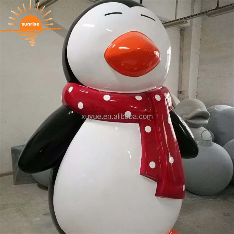Large Christmas Decoration Fiberglass Penguin Christmas Decorations for Shopping Mall Eye-Catching Holiday Display