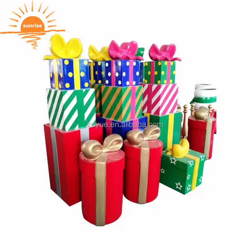 Outdoor Unique Creative Design Christmas Ornaments Shopping Mall Sculpture Resin Fiberglass Gift Box Decorations