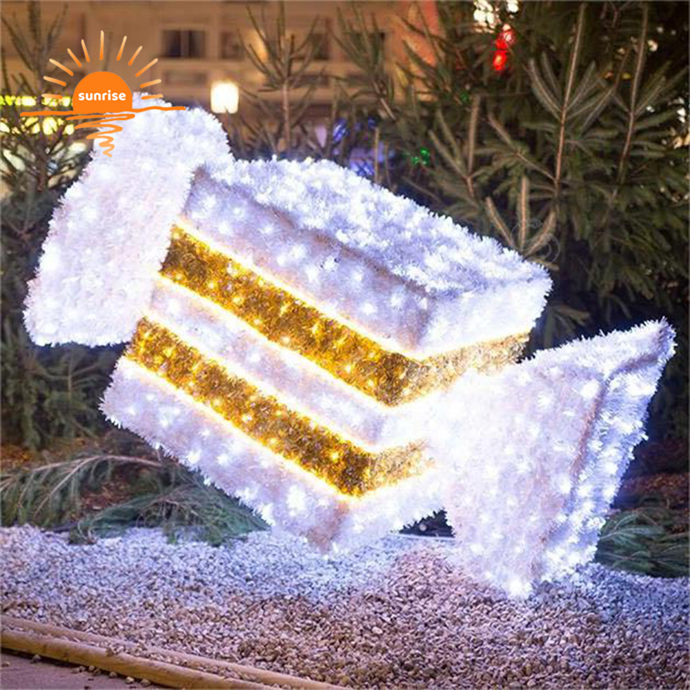 Christmas Outdoor Giant Commercial LED Lighted Xmas LED Rattan Wreath Candy Cake Cup Street Commercial Christmas Decorations